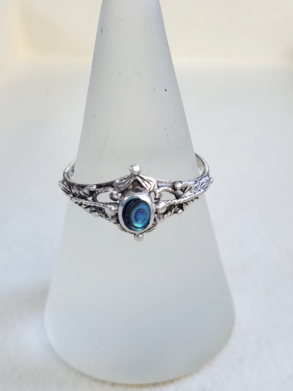 Sterling Silver Filigree Ring with Abalone Accent • Size 6.75 - Picture 3 of 9